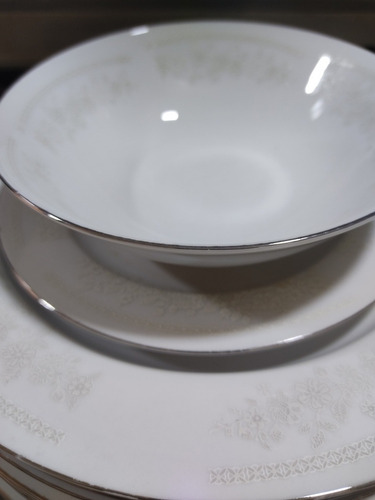 35 Pieza Vajilla Porcelana, Borde Bordado/filo Plata (Usado)