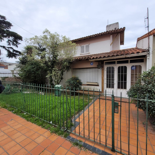 Venta De Casa 3 Amb Con Garage Y Fondo Libre En Bernal