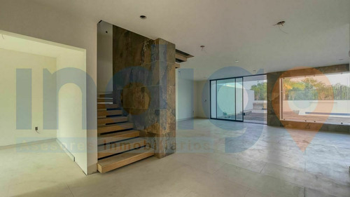 Casa Nueva En Venta En Cumbres Del Lago Con Alberca