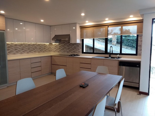 Imagen 5 de 12 de Venta Casa Los Robles El Hatillo. Actualizada Y Tranquila