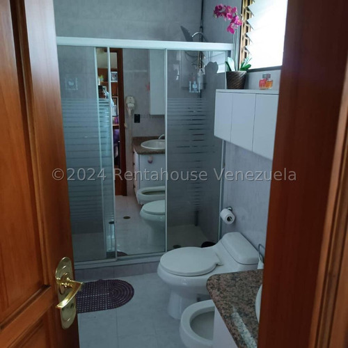 Ss: Vende Casa 24-13892 En Cumbres De Curumo De 832 M2. De 5h/7b/4pe