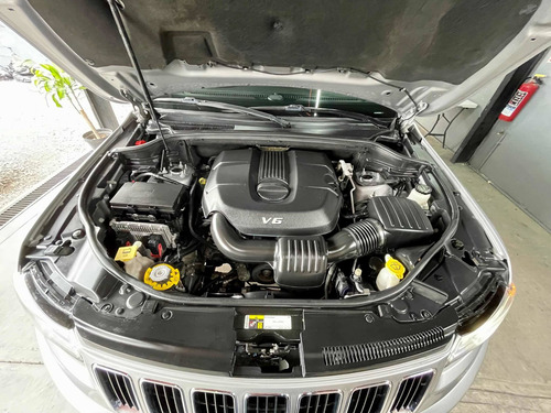 Imagen 10 de 15 de Jeep Grand Cherokee 2015 3.6 Limited Lujo V6 4x2 At