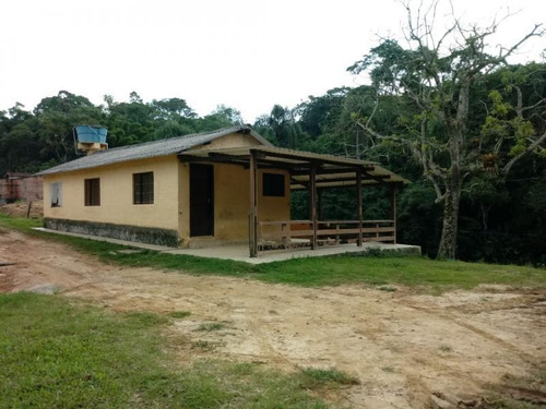 Chácara A Venda Na Mombaça Com Lago E Baias