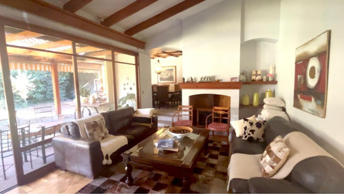 Casa En La Dehesa Central , 5 Dorms + 4 Baños + Servicios