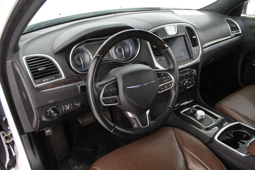 Imagen 9 de 15 de Chrysler 300 2019 6 Cilindros