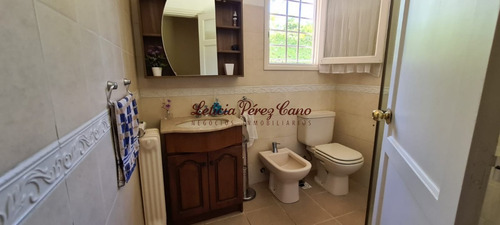 Casa En Venta En Jardines De Cordoba, Zona De Los Colegios 3 Dormitorios- Ref: 19355
