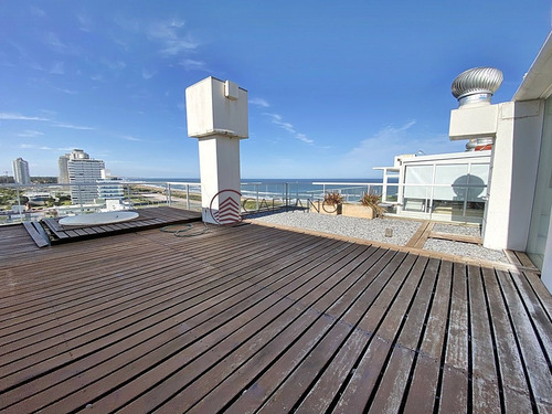 Imagen 27 de 30 de Gran Pent Couse En Primera Fila - Punta Del Este Brava