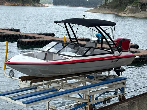 Bote Formula 2000