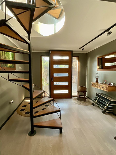 Casa En Venta De 4 Dorm. En Las Condes