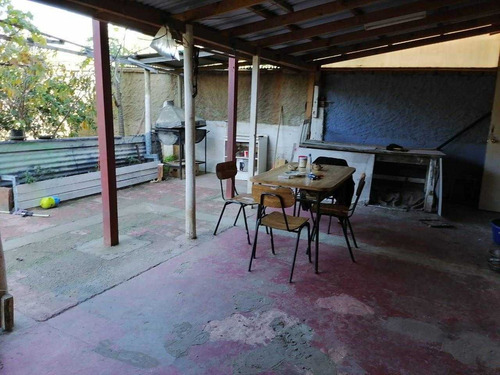 Casa Recientemente Remodelada, A 2 Cuadras De La Playa.