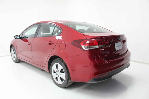 Imagen 3 de 13 de Kia Forte Sedan 2018 4 Cilindros