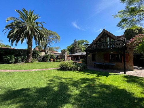 La Rosa 347, Adrogué Chalet Distribuido En 2 Plantas, Sobre 3 Lotes