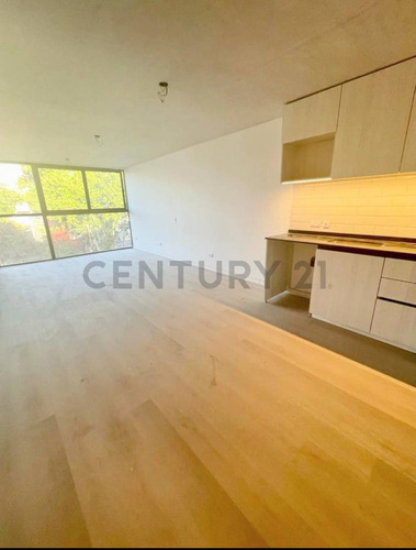 Venta De Oficina Con Terraza Privada, Ituzaingó Centro Norte