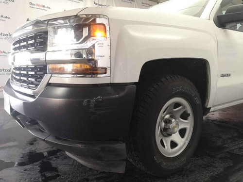 Imagen 13 de 15 de Chevrolet Silverado 2018 2p Ls Cab Regular V8/5.3 Aut 4x4