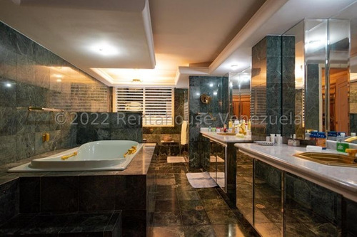 Imagen 11 de 25 de Mls #23-213 Único, Exclusivo E Inigualable Penthouse De Dos Niveles En La Mejor Ubicación De Los Chorros, Son Aproximadamente 1000 Mt 2 Con Excelente Distribución, Y De Un Gusto Impecable. Afm
