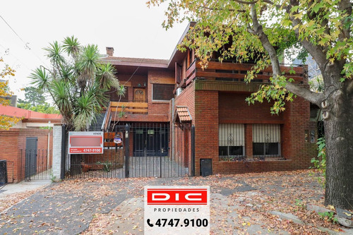 Casa 4 Dormitorios Venta - Vict.-b.fate