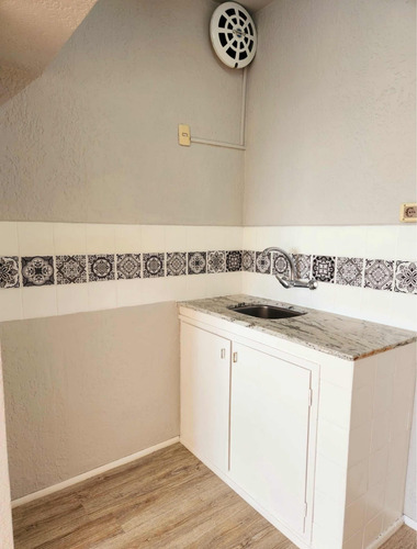 Alquilo Comodo Apartamento De 1 Dormitorio Con Cochera Acepta Luc Como Garantia, Centro.