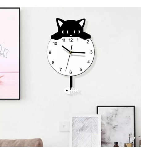 A El Pez Gato Oscila Y El Reloj De Pared Decorado Con