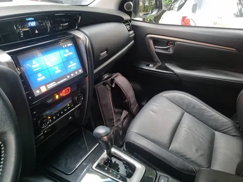 Toyota Fortuner 2.4l Sr Tp 2.4cc Td 7ab 4x2 2023 Único Dueño