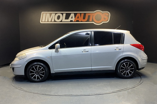 Nissan Tiida 1.8 Visia
