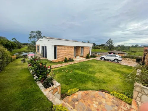 Casa Campestre Moderna Y Con Vista A Un Lago