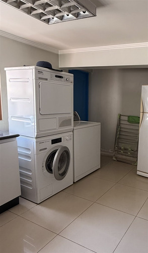 Casa En Venta De 6 Dorm. En La Reina