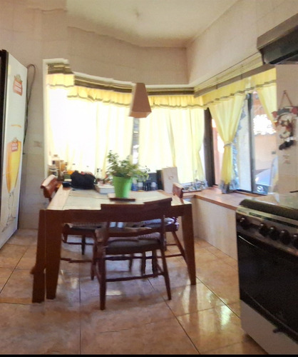 Casa En Venta De 4 Dormitorios. En Condominio En Los Andes