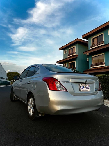 Imagen 8 de 8 de Nissan Versa 2012 Japon