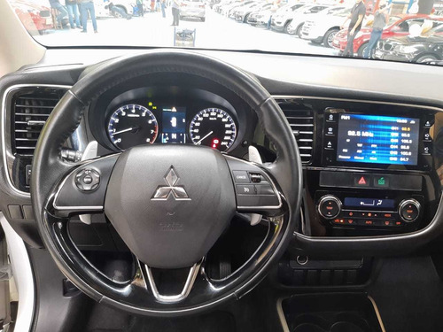 Imagem 9 de 12 de Mitsubishi Outlander 2017 2.0 L4 Cvt 5p **64 Mil Km**