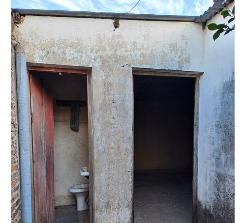 Jm Se Vende Local Comercial Con Casa Al Fondo.