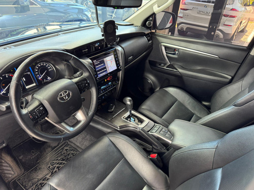 Toyota Hilux SW4 2.8 D-4D TURBO DIESEL SRX 4X4 AUTOMÁTICO
