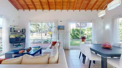 Casa En Venta - Zona Golf Pinamar