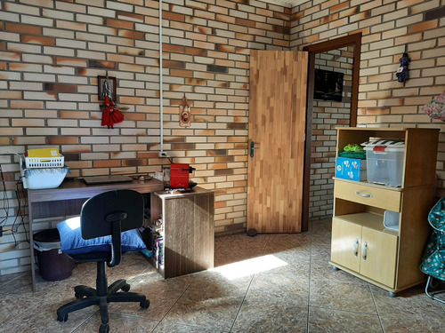 Oportunidade Temporária - Casa + 2 Aptos(310 M²) E Terreno 25 X 25 No Coração De Tramandaí-rs!!! --- Uso Residencial E/ou Comercial. São 6 Quartos (2 Suítes), 5 Banheiros
