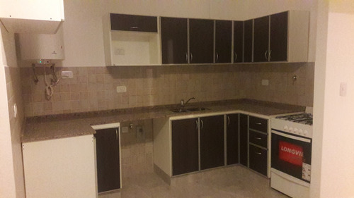 Dueño Directo Vende 2 Amplios Departamentos Con Vista Panorámica Y Cochera Cubierta. Apto Crédito. Excelente Ubicación En Moron A Pocas Cuadras Del Centro Comercial. Sin Comisión Inmobiliaria