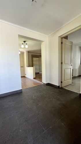 Casa En Venta 4d, Chicureo, Colegio Pedregal Y San Anselmo.
