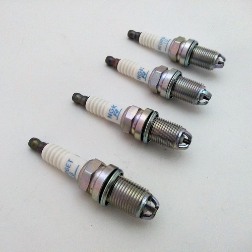 Imagen 5 de 8 de Bujia Ngk Bkur6et10 Vw Bora Golf Iv Passat 2.0 8v (x4pzs)