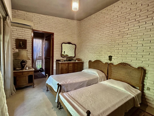 Venta De Casa Con 4 Dormitorios En Carrasco Norte