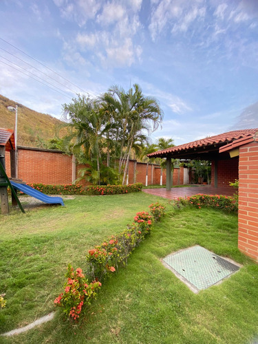 Guatire Town House Doral