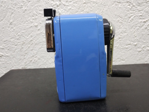 Sacapuntas De Mesa Para Lápiz Metálico Manual Con Sujetador (Usado)