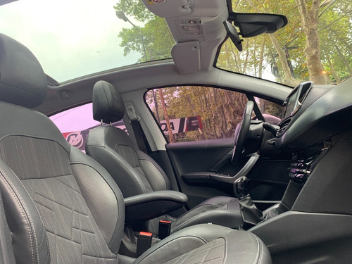 Peugeot 208 Feline Pack Cuir