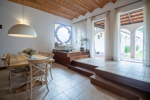Venta Casa 4 Dormitorios Con Jardín Y Piscina En Punta Del Este