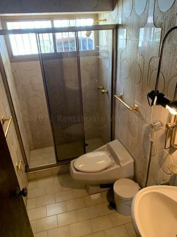 Imagen 11 de 12 de Casa En Venta En Prados Del Este 21-11818 Caro Fermoso 0424-2083128