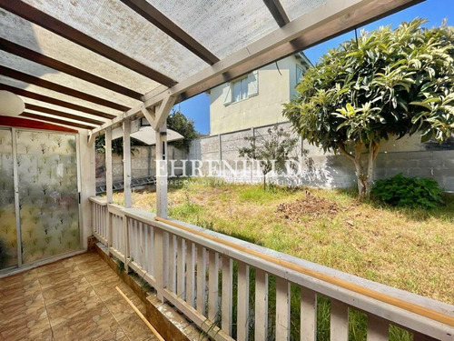Casa En Venta De 3 Dorm. En Concón