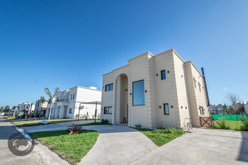 Casa En Venta 6 Ambientes, 5 Dormitorios, 2 Plantas, Lagos De Canning. Muy Luminosa, 1 Año.