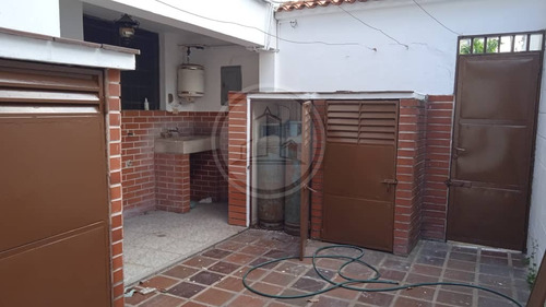 Hermosa Casa Céntrica Ideal Para Proyecto Comercial En La Urbanización Los Caobos. 002jsc