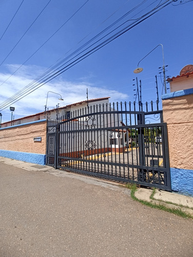 Se Vende Town House En El Conjunto Residencial Las Trinitari