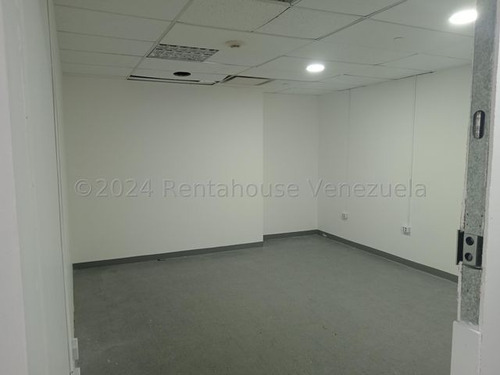 Oficina En Alquiler El Recreo 24-17917