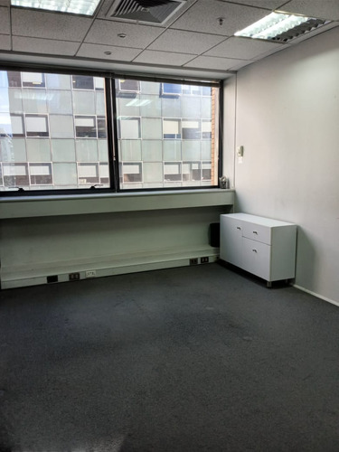 (ofi) Oficinas Habilitada Isidora Goyenechea, Metro El Golf