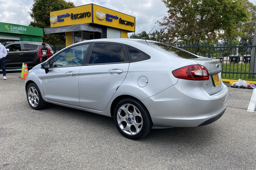 Ford Fiesta 1.6 Sportback Automática