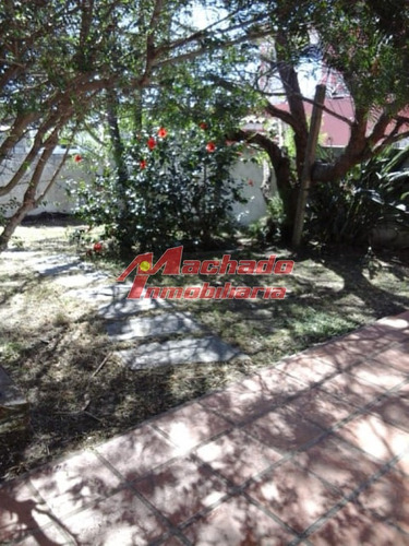 Excelente Ubicacion Para Vivir Todo El Año! Casa En Venta Zona De Playa Mansa Cerca De La Playa- Ref: 5601